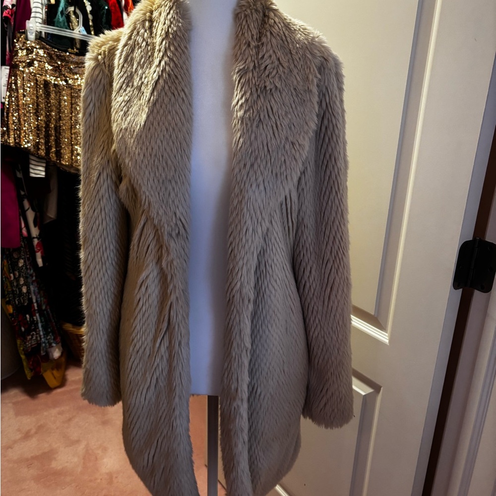 Creamy-rich Faux Fur Lightweight Dressy Coat for Women